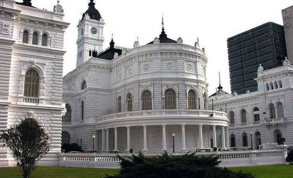 El COU de La Plata, trabado:se suspendió la comisión de Planeamiento por falta de acuerdo