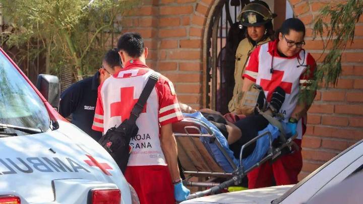 Se desprende techo de vivienda en Hermosillo; una mujer resulta herida