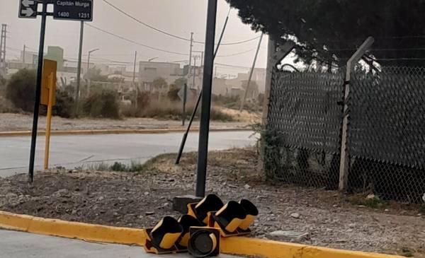 Se desplomó semáforo de Murge y Musters de Trelew