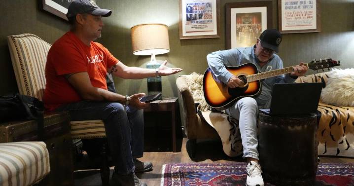 How Gary Sinise is helping the nonprofit CreatiVets build ‘a place to go when the PTSD hits’