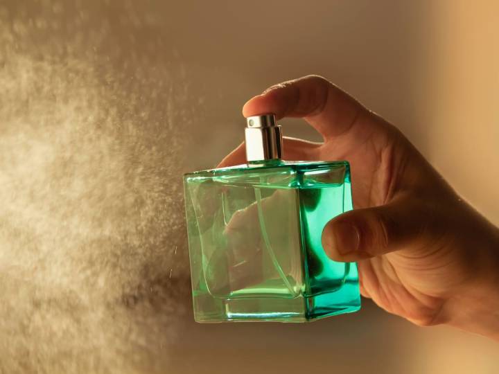 Experta revela los 10 perfumes que la romperán en 2026: “La tendencia ahora está volviendo al origen y a lo natural”