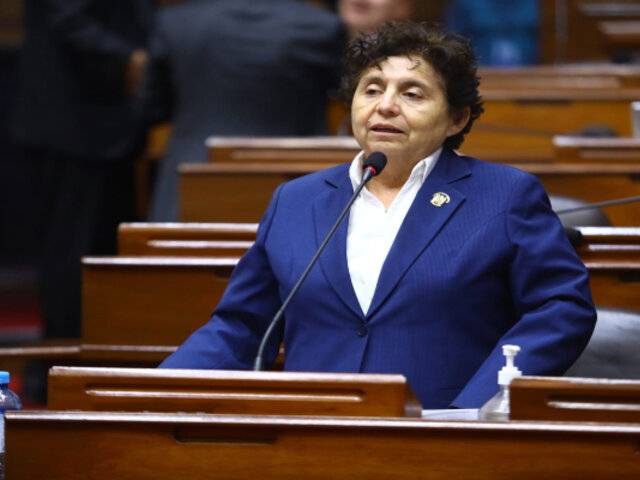 Congreso: Ética recomienda suspender a Susel Paredes por uso de baños por personas transgéneros