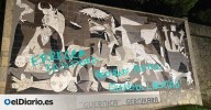 Amanece con pintadas el mural del 'Guernica' de Picasso en el día del perdón de Alemania por el bombardeo nazi