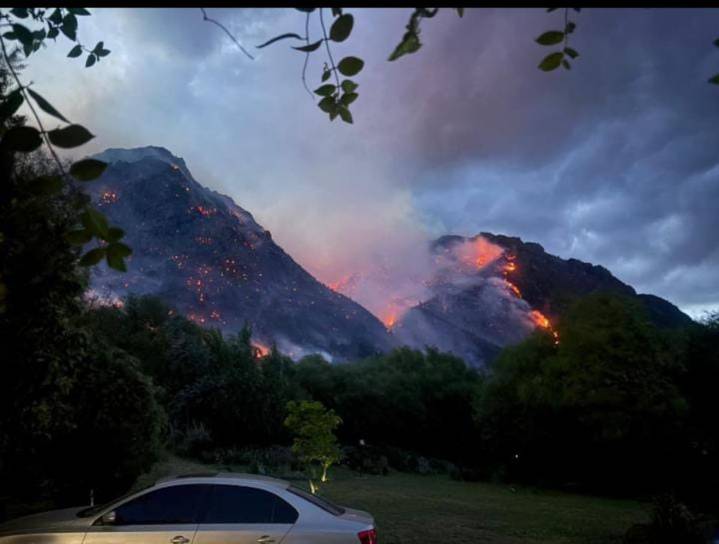 Más de 100 hectáreas arrasadas. Una mujer se declaró culpable de iniciar el incendio forestal en Epuyén