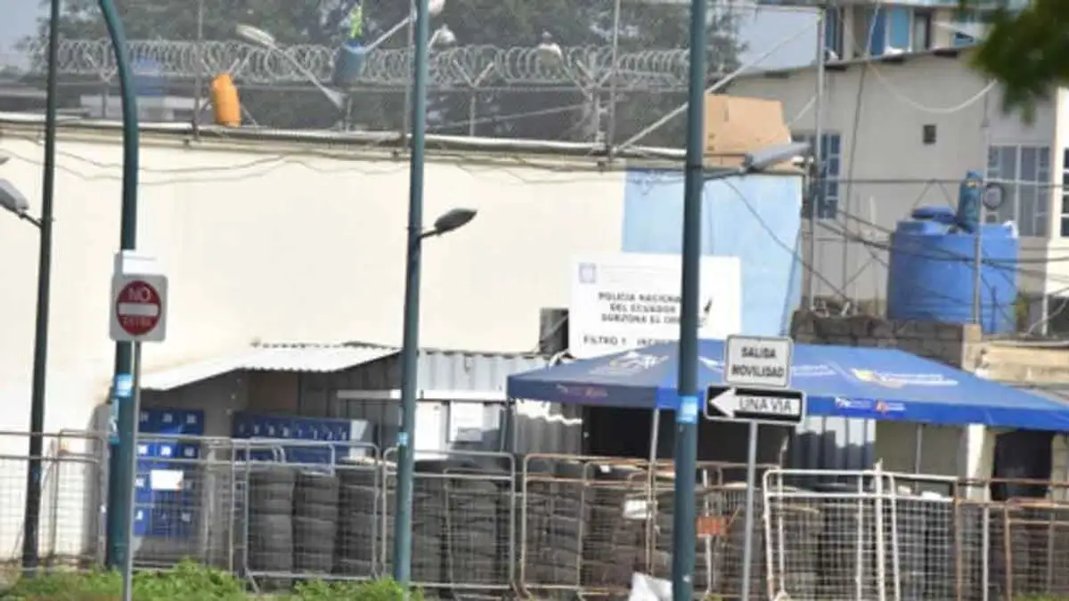 Motín en cárcel de Ecuador deja 27 reos muertos, informa agencia penitenciaria