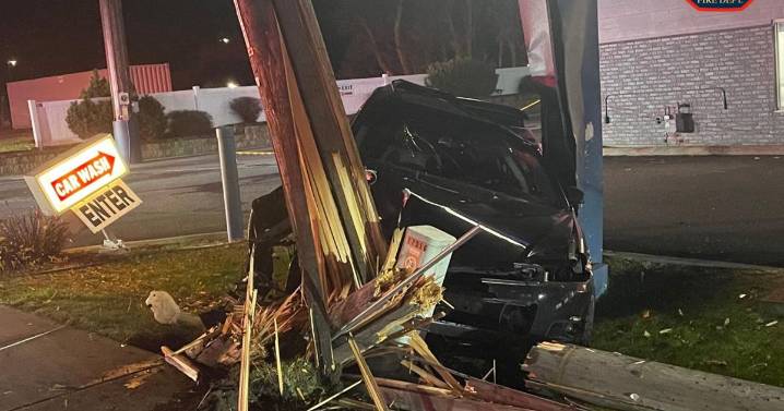 East Sprague Avenue in Spokane Valley closed due to crash