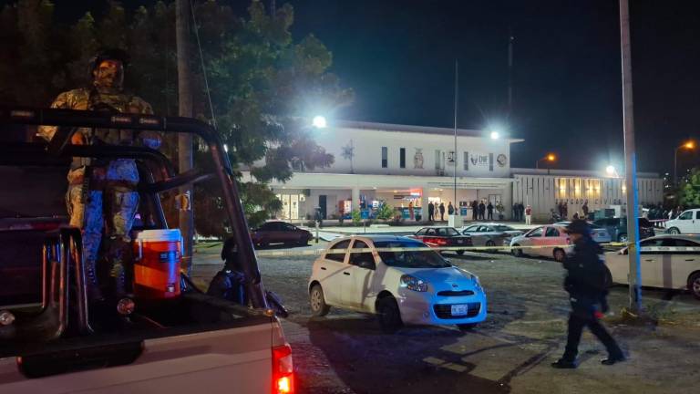 Reportan explosión en el estacionamiento del Centro de Seguridad Ciudadana de Mazatlán
