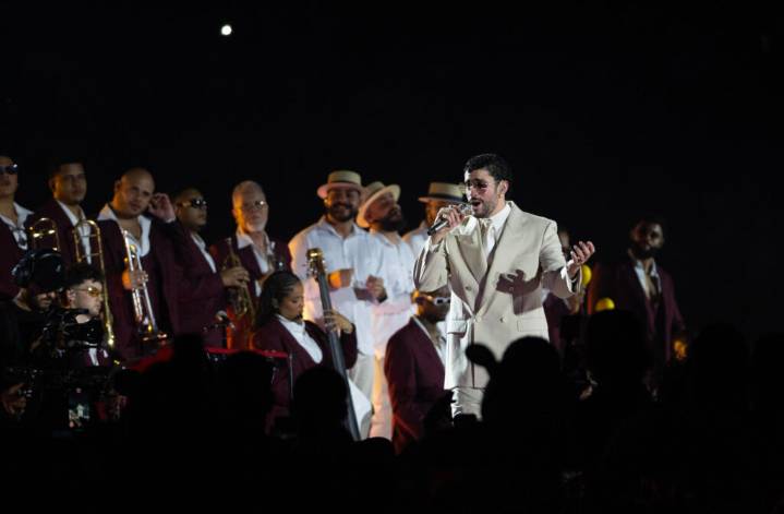 Bad Bunny enciende Santo Domingo en el arranque mundial de su gira ‘DeBÍ TiRAR MáS FOToS World Tour’