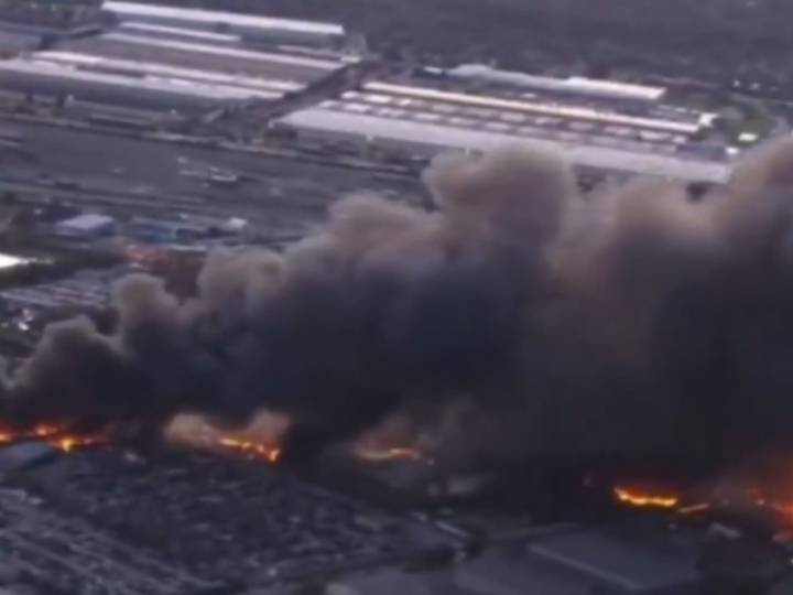 Tremendo accidente de un avión carguero que se estrelló cuando despegaba en Estados Unidos