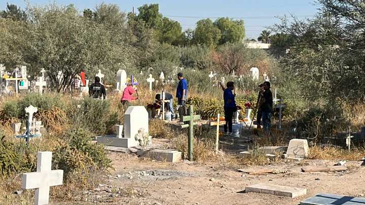 Llegan primeros visitantes a panteones; olvidan mantenimiento en cementerio privado Torreón