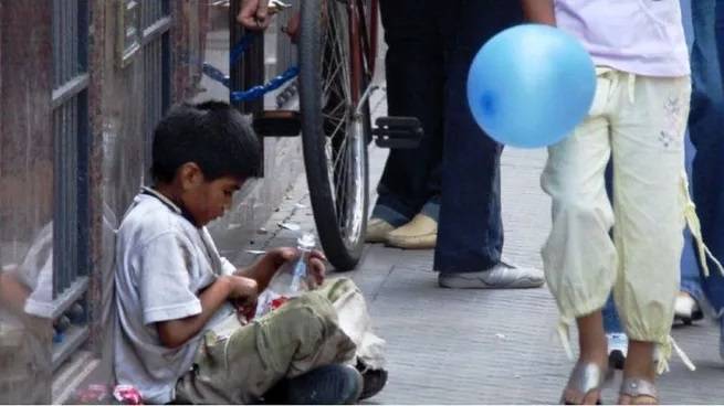 Preocupante: 1 de cada 3 hogares con niños y adolescentes restringe comidas y no cubre sus gastos corrientes