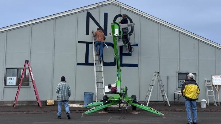 Hundreds of coastal residents tell Oregon senator Sunday they want helicopter returned and detention center stopped
