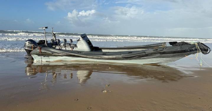 Aparece un cadáver flotando en el mar cerca de la playa de Cortadura, en Cádiz