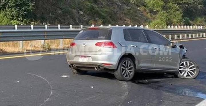 Automovilista se accidenta en la autopista Siglo XXI