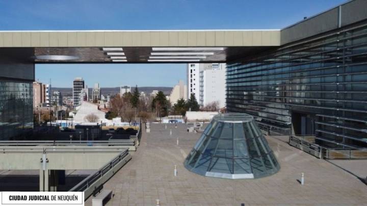 Un profesor de música reconoció haber abusado de una alumna en la primera jornada de juicio