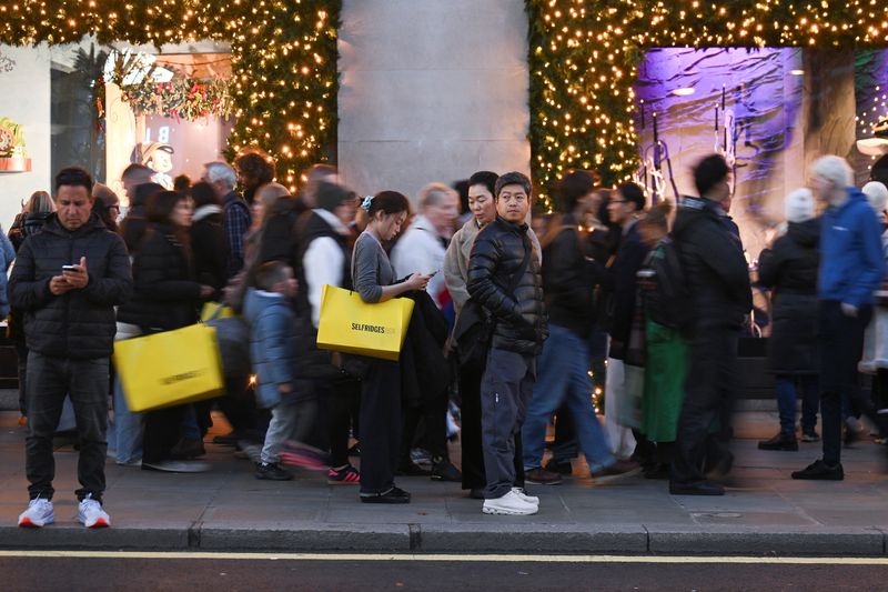 UK retailers' confidence collapses to 17-year low before budget