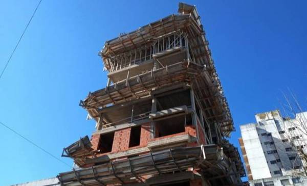 La Municipalidad de La Plata dispuso una suspensión temporal de los permisos de obra