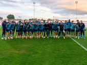 La Roja estrecha lazos con Sevilla y Betis