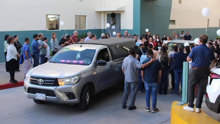 Compañeros y familiares despiden a Zelma Adilene, enfermera víctima de la explosión de Waldo’s en Hermosillo