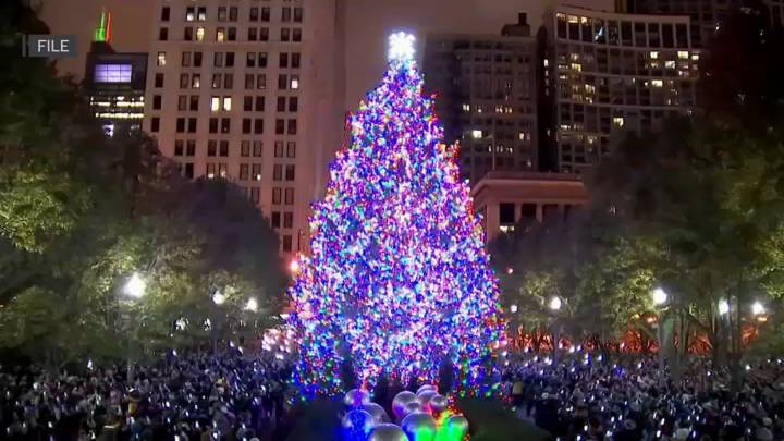 What time is the Chicago Christmas Tree Lighting? Watch live
