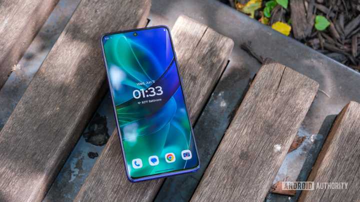 The best sub-$400 phone just dropped below $285 for the first time