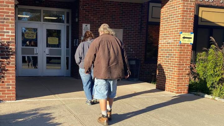 Suffolk voters [reject/approve] ballot measure extending length of county legislative terms