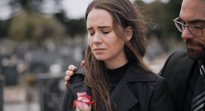 Duelo: cómo ayudar a un ser querido a superar una pérdida o ruptura amorosa