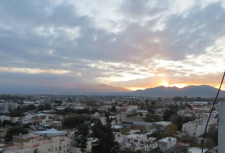 Fuertes ráfagas de viento de más de 60 km/h y una máxima de 25°C