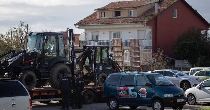 La Policía usa excavadoras en una operación contra narcos