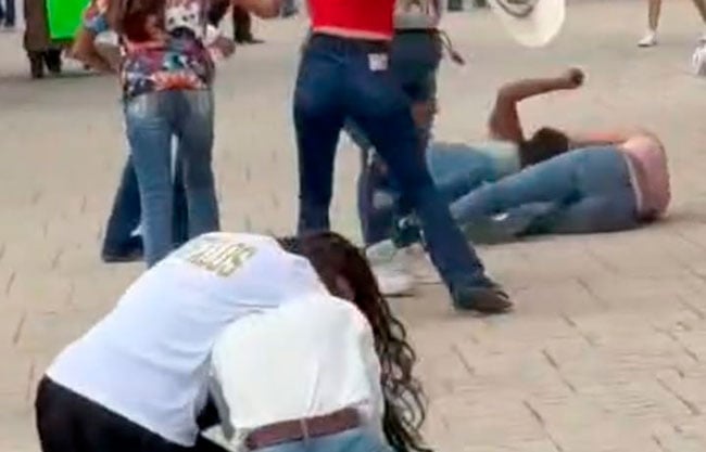 Citan directivos a padres de alumnas rijosas del desfile en Múzquiz