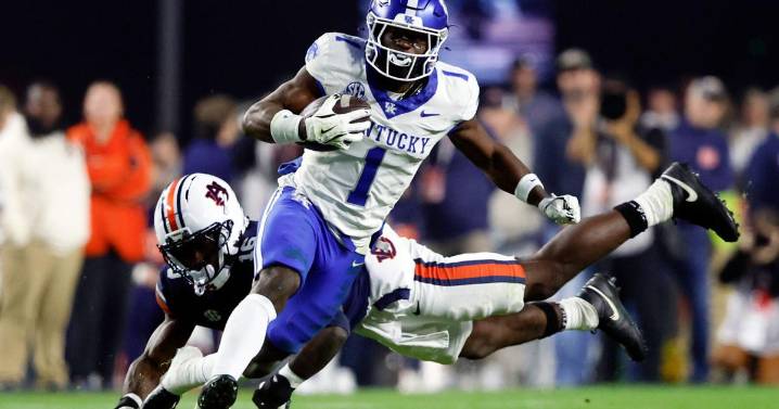 Kentucky notches 7 sacks in a 10-3 victory at Auburn for Wildcats' first SEC win