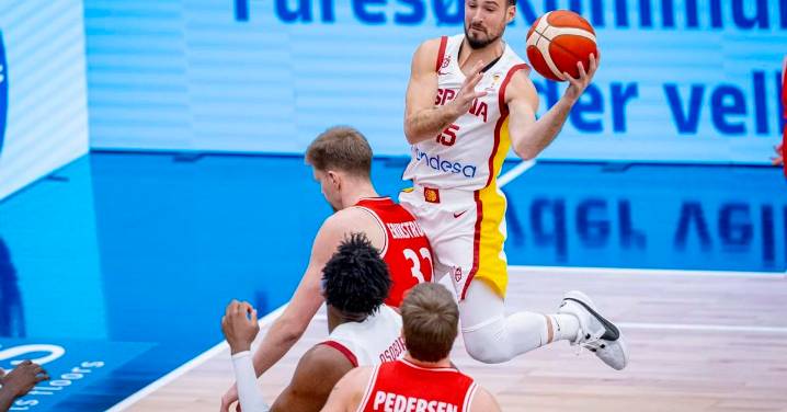 El jugador del Covirán Granada Lluís Costa debuta con la Selección española
