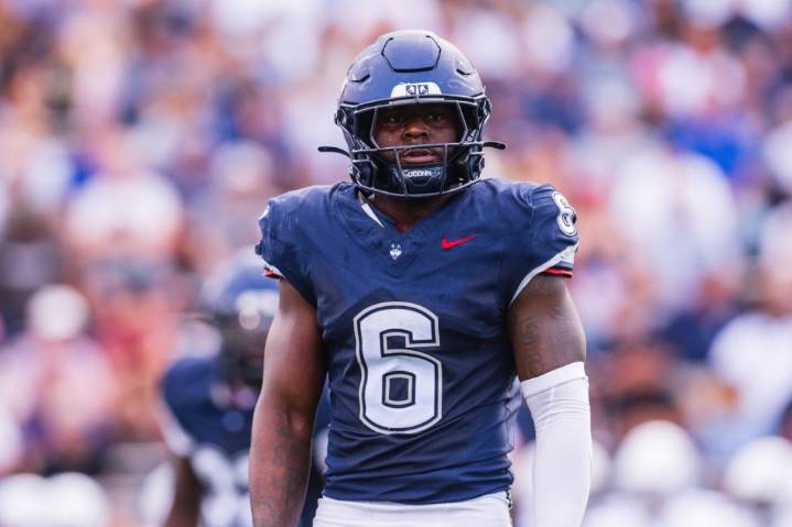 UConn linebacker named Walter Camp semifinalist