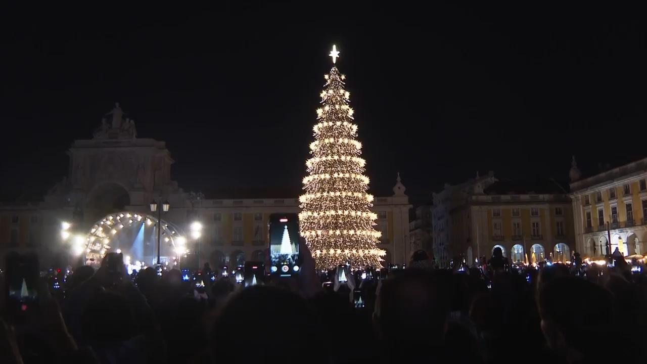 Lisbon switches into festive season with ceremony to turn on Christmas lights