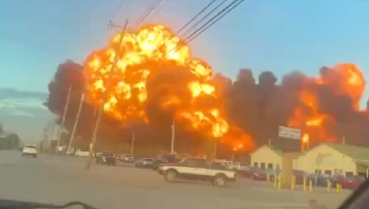 Avión de UPS se estrella cerca del aeropuerto internacional de Louisville