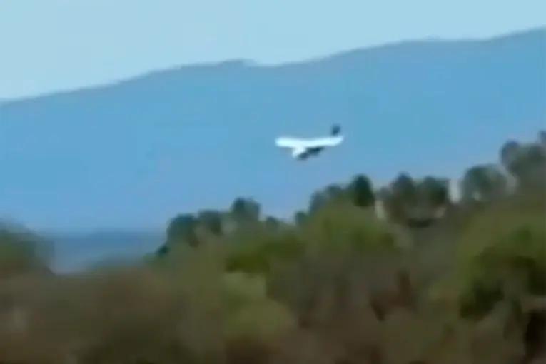 Video: captaron el momento en el que cae una avioneta cargada con cocaína