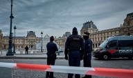 El museo de Louvre instala un centenar de cámaras tras el robo de joyas históricas