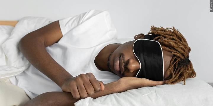 Doctor shares advice on improving sleep ahead of time change