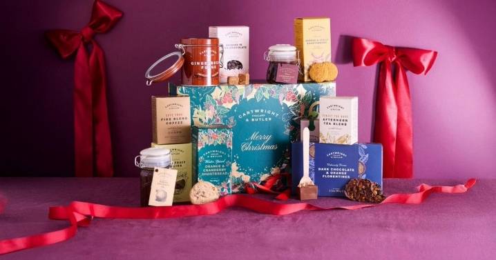 Win a Christmas Hamper with Moonpig