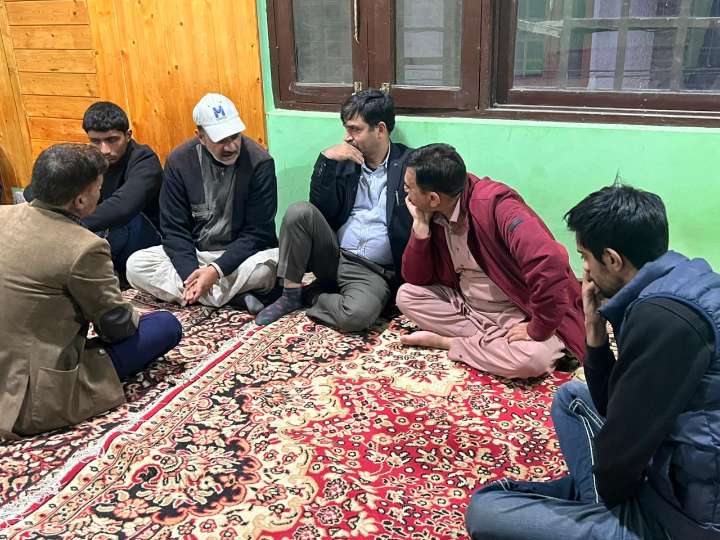 Press Club of Kashmir pays glowing tributes to veteran journalist Tariq Bhat