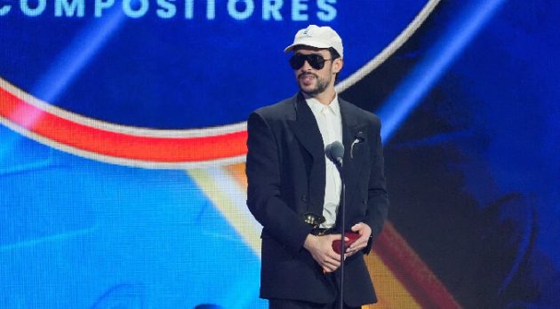 ¡Triunfo arrasador! Bad Bunny se lleva el Latin Grammy al Álbum del Año con «DeBÍ TiRAR MáS FOToS» 🎶✨