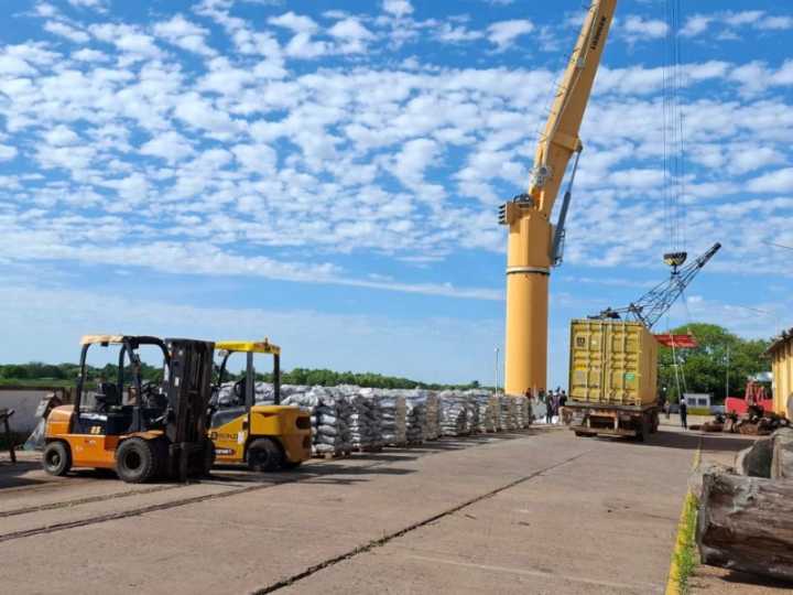 El puerto de Barranqueras concretó una nueva exportación de carbón chaqueño a EEUU