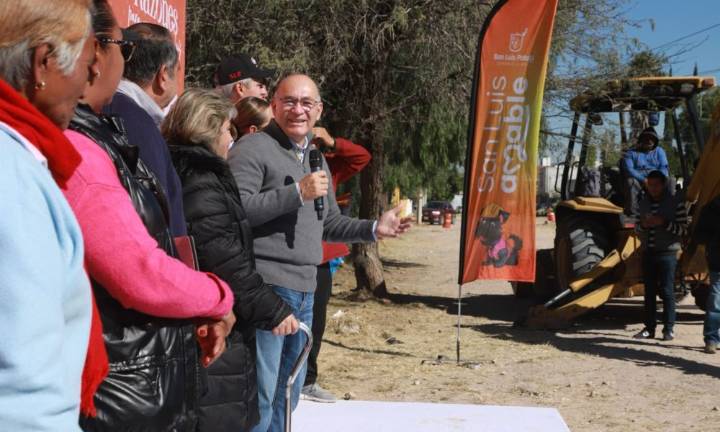 Alcalde Galindo pone fin a 25 años de espera para la pavimentación de Luis Botello