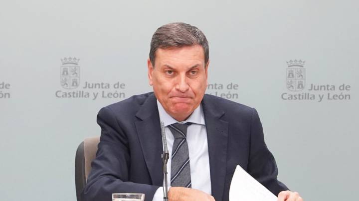 La Junta llama "cobarde" a Sánchez por atacar a Castilla y León: le reta a debatir con Mañueco en el Senado