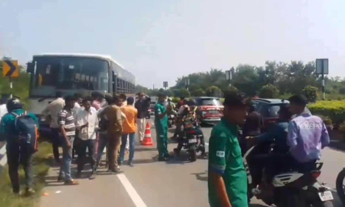 RTC Bus Loses Control and Hits Divider Near Ghatkesar; Passengers Escape Unhurt