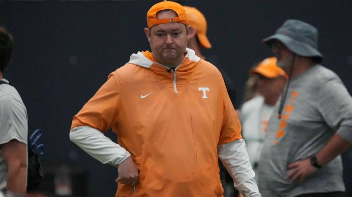 Tennessee football star linebacker questionable for Week 10 vs. Oklahoma with turf toe