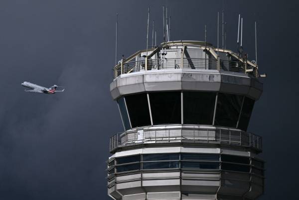 Air traffic controllers warn of 'tipping point' as U.S. government shutdown drags on