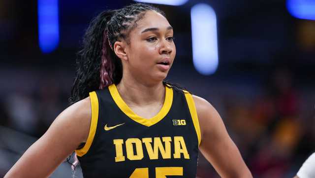 Hawkeyes overpower Southern with strong inside game