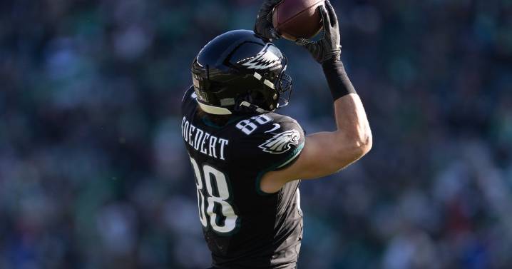 Eagles confirm black uniforms for Friday vs. Bears
