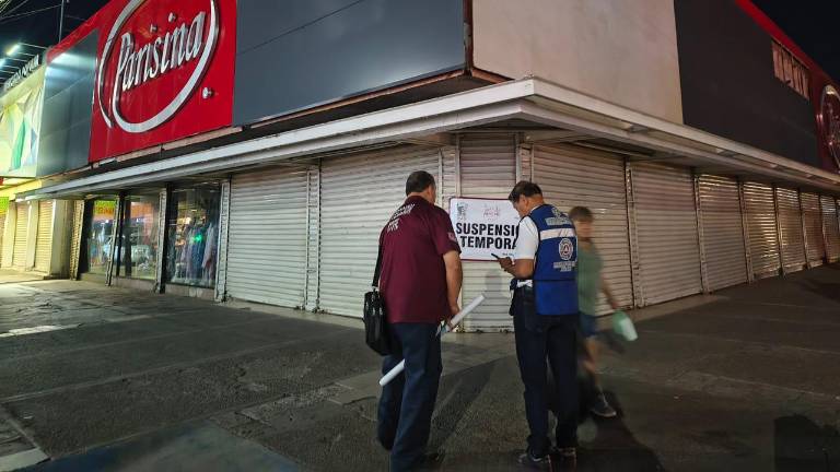 Protección Civil de Ahome clausura conocida tienda de telas en el Centro de Los Mochis